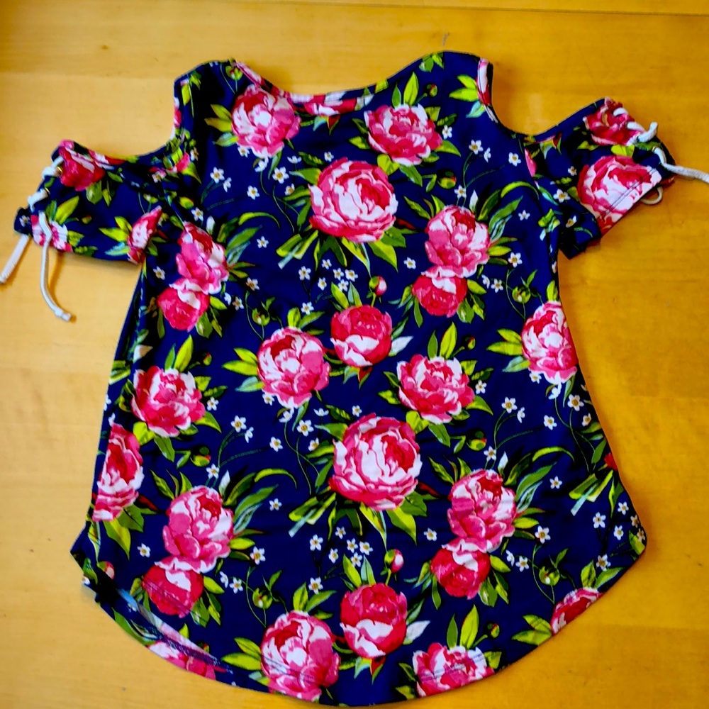 This is a flowery soft, size 10, btween t-shirt. - Picture 2 of 3